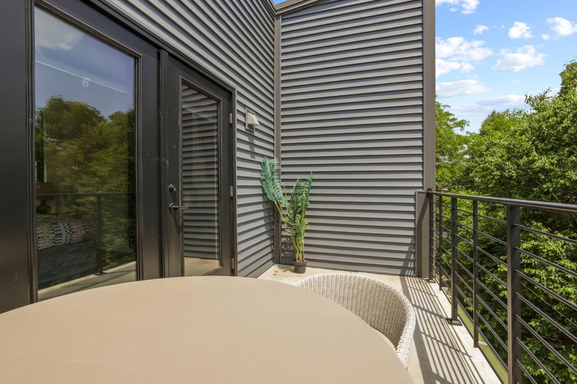 Chic Retreats In *